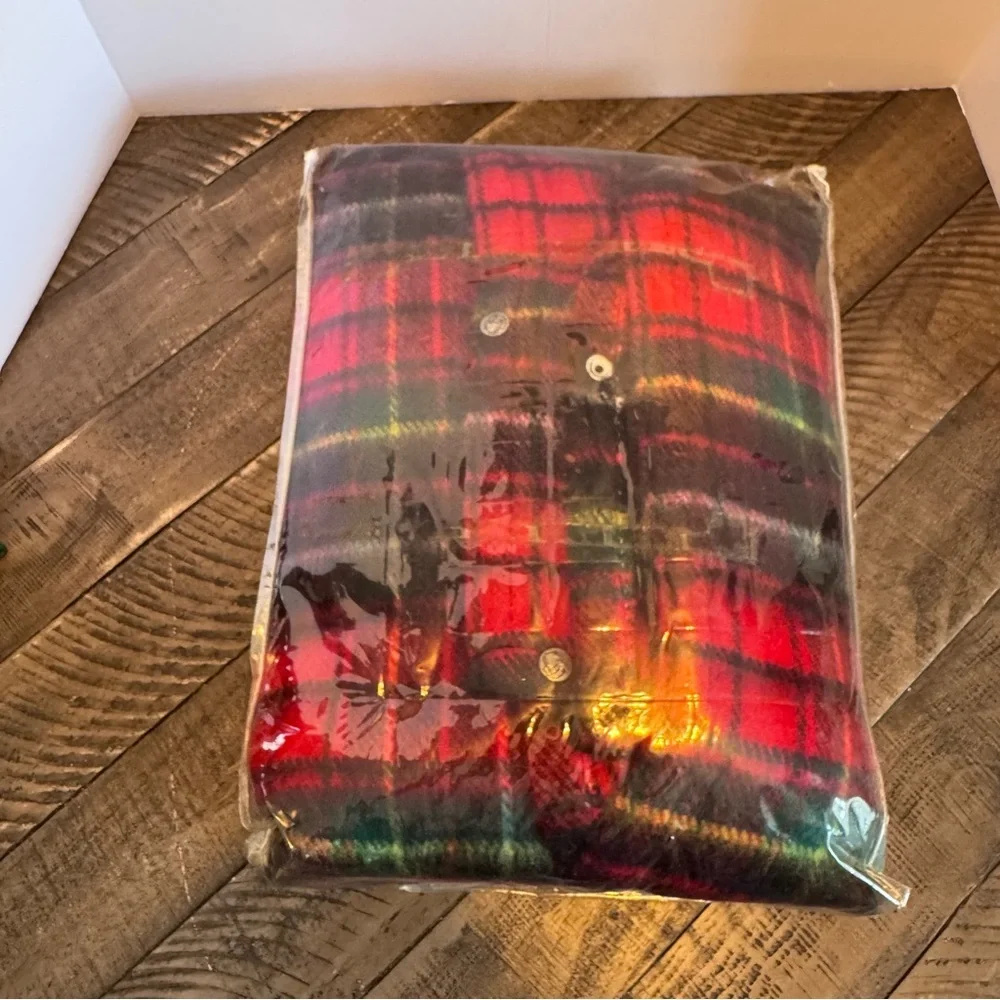 Tennessee Woolen‎ Mills Red  Plaid Stadium Blanket Acrylic Snuggle Wearable Wrap
